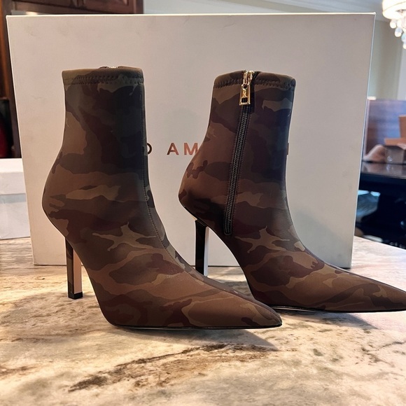 Good American Womens Boots Ankle Camo Neoprene Sock Booties 7.5 (Fits 6.5/7) - Picture 1 of 9